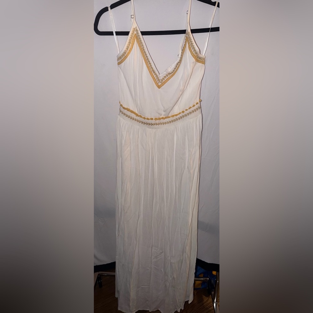 Chic Strapless White and Gold Dress